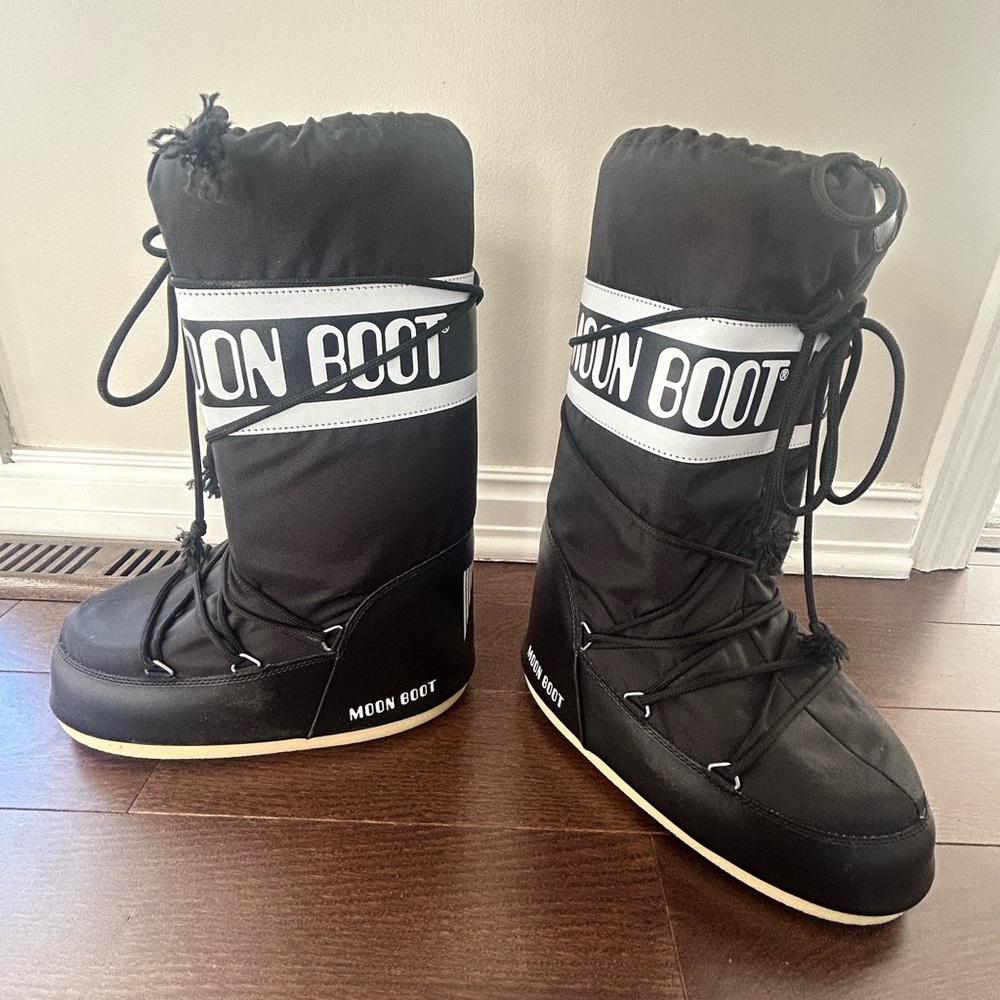 Brand New! Never been worn Moon Boot Black Snow Boots